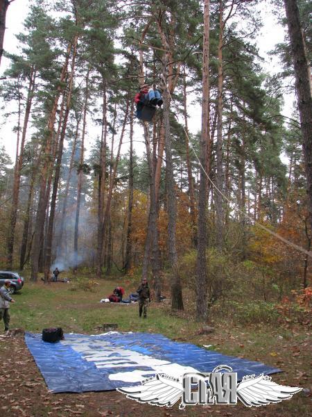 Леся на качельке